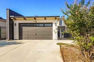 Building Photo - 7149 9th Hole Dr