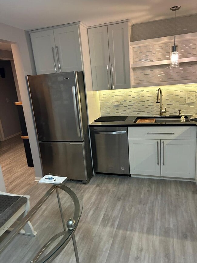 Building Photo - 4730 N Kenneth Ave