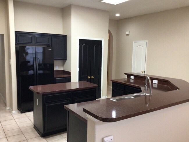 Building Photo - 4724 Chaucer Court