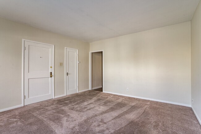 Foto del edificio - 2432 Webb Ave