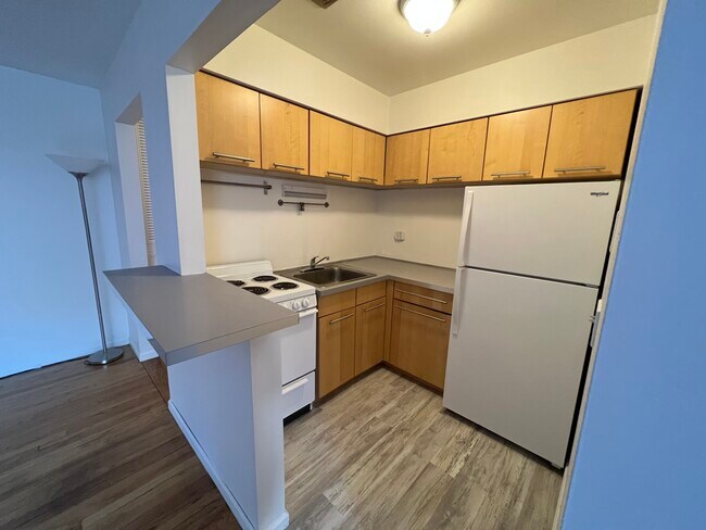 Building Photo - 426 W Barry Ave
