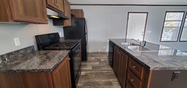 Foto del edificio - 5720 E Washington Rd