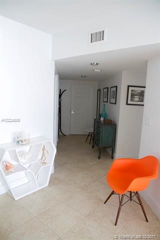Building Photo - 16699 Collins Ave
