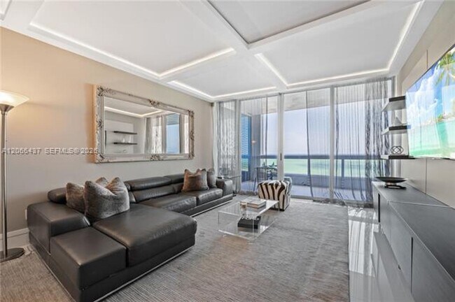 Foto del edificio - 6899 Collins Ave