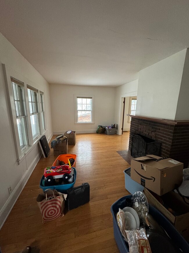 Sala de estar - 212 Willis Ave