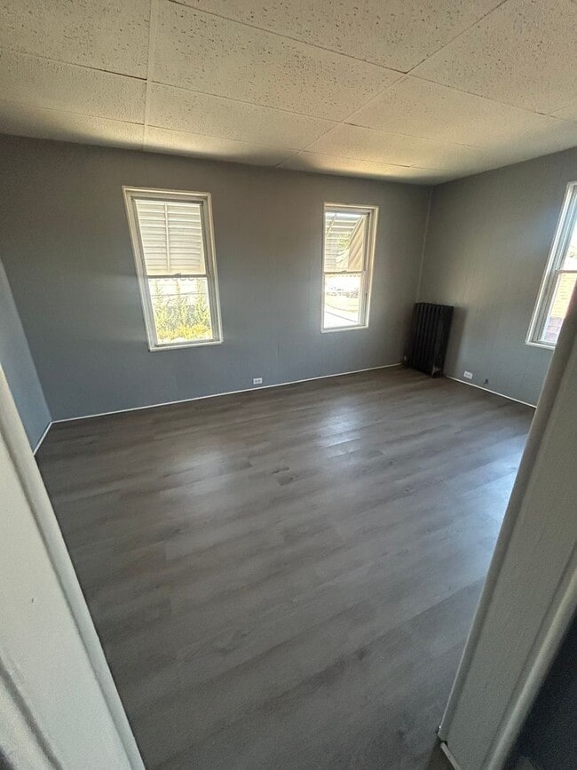 Building Photo - One Bedroom Apartment in Kingston!