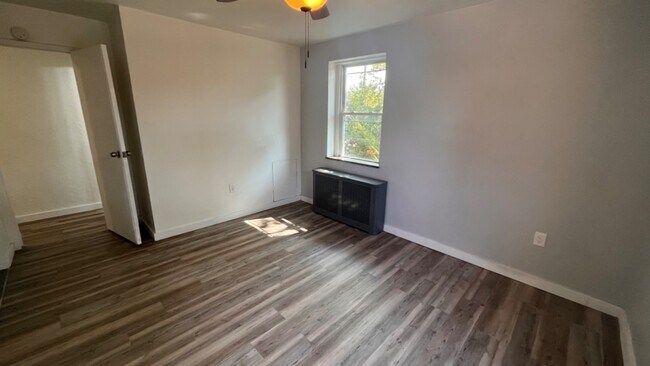 Building Photo - 305 E Swissvale Ave