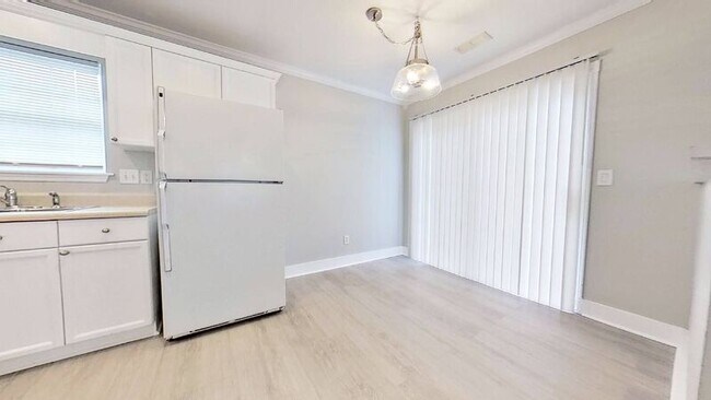 Foto del edificio - 716 Tisbury Ln