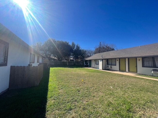 Foto del edificio - 2607 Ektom Dr