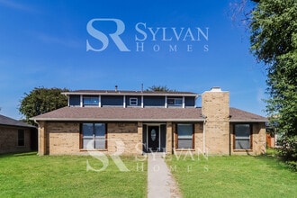 Building Photo - 2211 Big Bend Dr