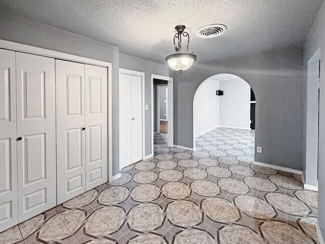 Foto del edificio - 910 W Taylor Ave