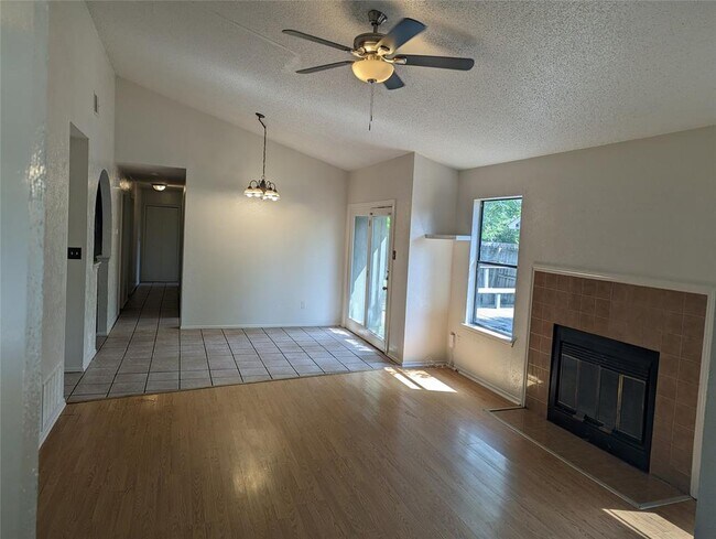 Foto del edificio - 4612 Borage Dr