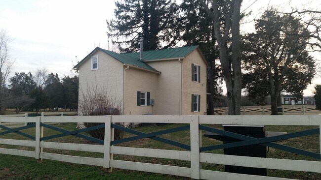 Foto del edificio - 9825 Meetze Rd