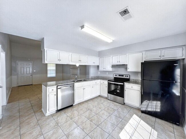 Foto del edificio - 5880 Waverly Dr