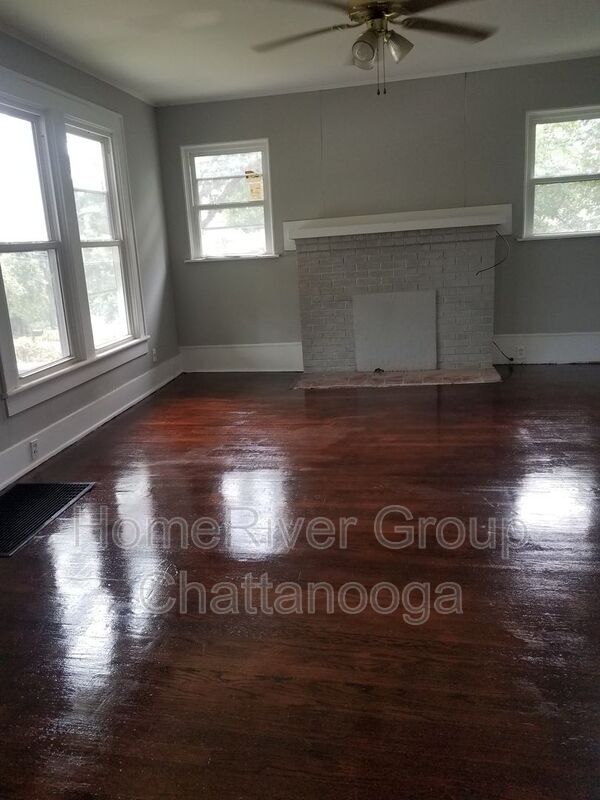 Building Photo - 3402 Montview Dr