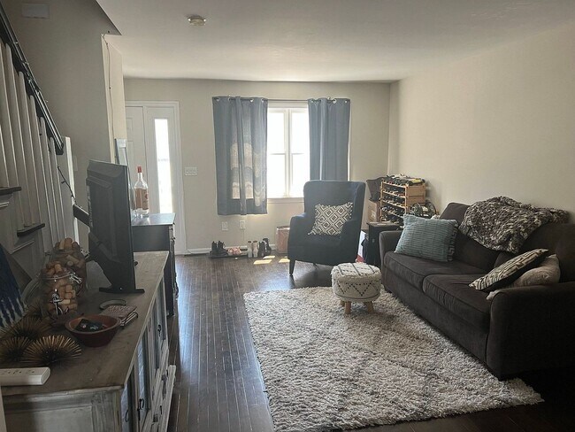 Foto del edificio - Modern Townhouse with Garage, Laundry in U...