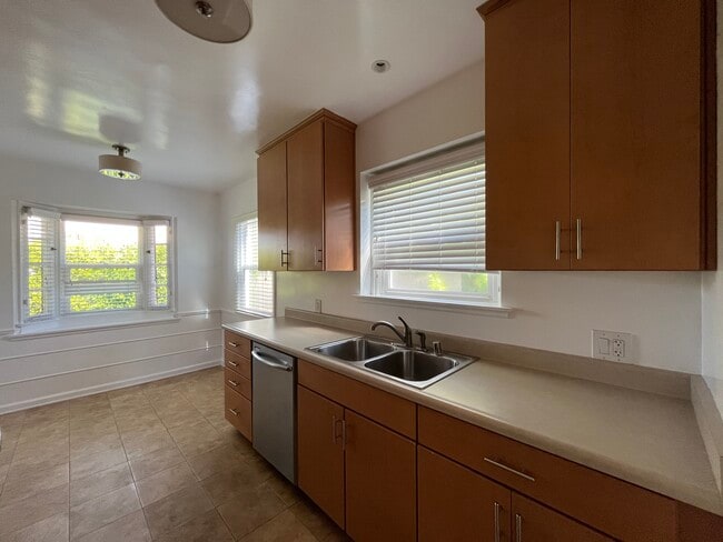 Building Photo - 1504 Ocean Park Blvd