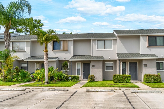 Building Photo - 3703 Inlet Cir