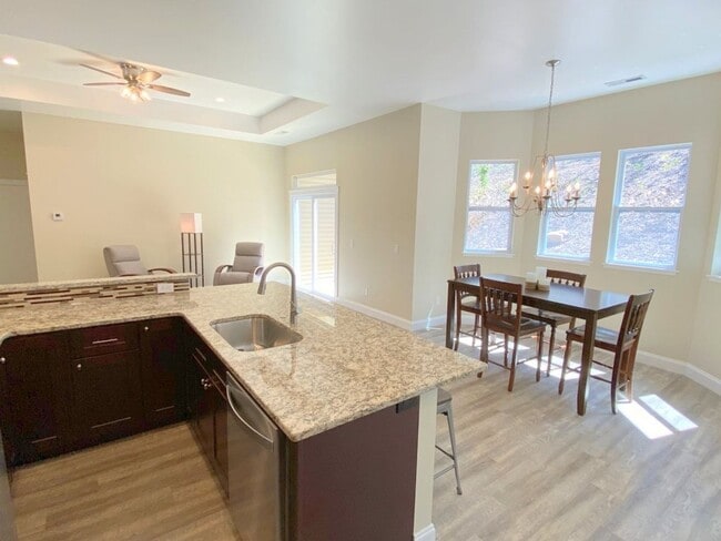 Foto del edificio - 117 Country Ridge Rd
