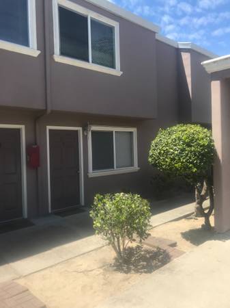 Puerta principal - Beachwood Townhouses