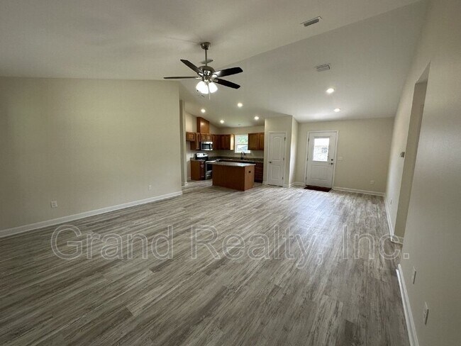 Building Photo - 4005 Brittany Ln