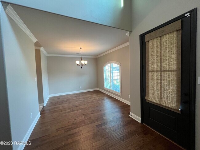 Foto del edificio - 300 Cautillion Dr