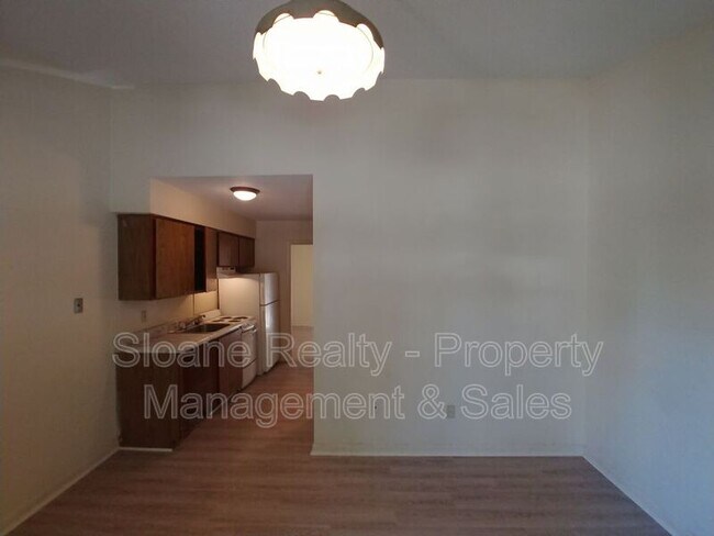 Foto del edificio - 11010-11032 Middleground Rd