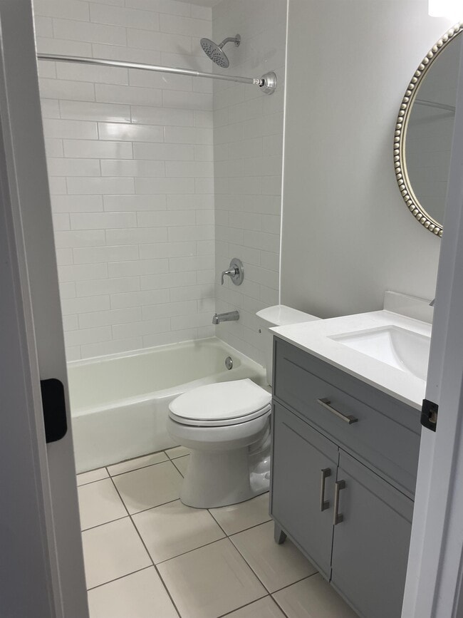 Building Photo - 4525 Sunnyside Ave