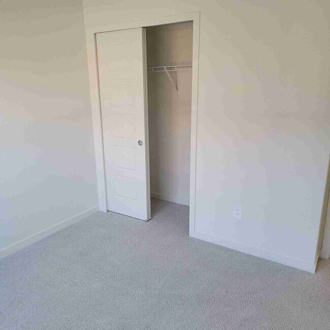 Foto del edificio - 323 Condor Wy