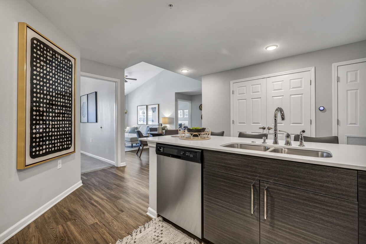 Kinsley Forest Rentals in Kansas City at 5400 N Summit St Kansas City, MO