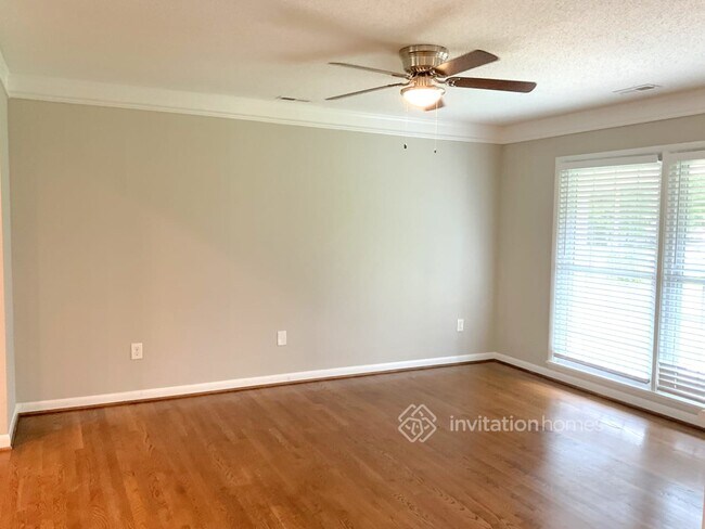 Building Photo - 8615 Larchmont Cir