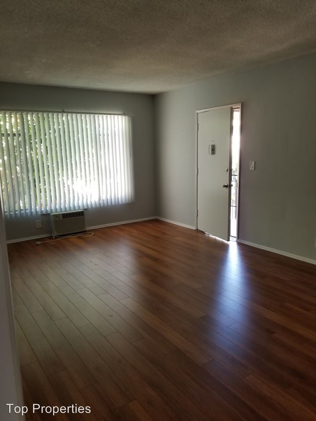 Building Photo - 8349 Lindley Ave
