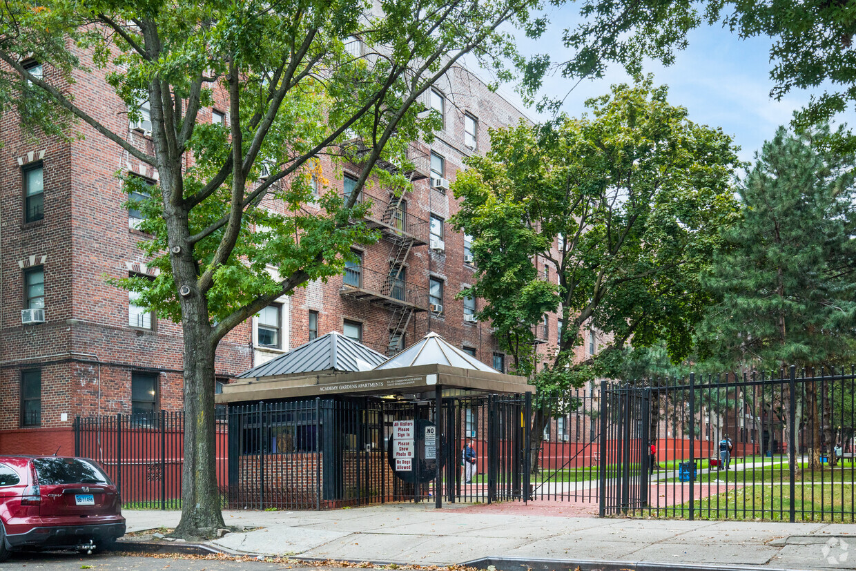 Entrance - Academy Gardens