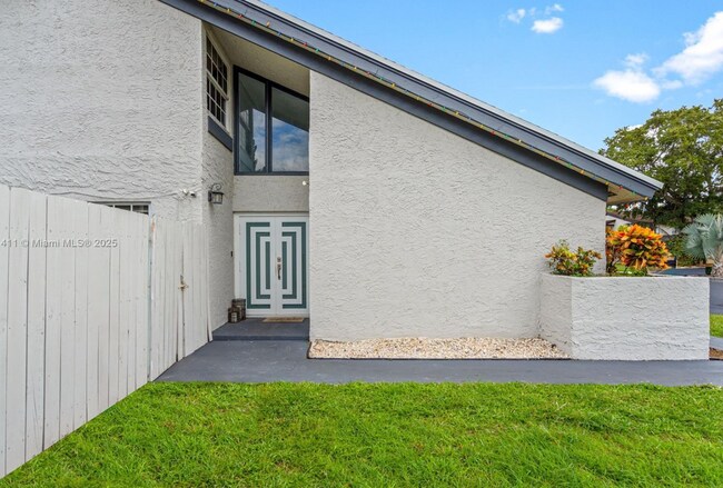 Foto del edificio - 8351 SW 39th Ct