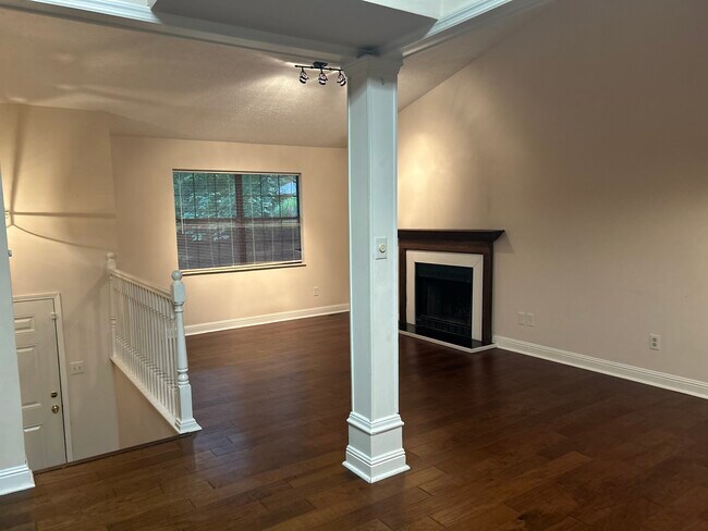Foto del edificio - 945 Wildwood Garden Dr