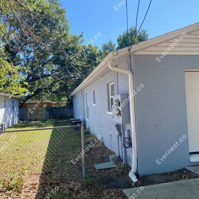 Foto del edificio - 3421 Temple St