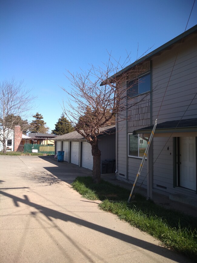 Detached garage - 1319 Myrtle Avenue