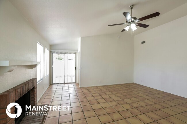 Foto del edificio - 8876 W Michelle Dr