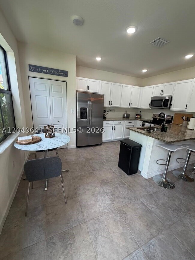 Foto del edificio - 3409 W 104th Terrace