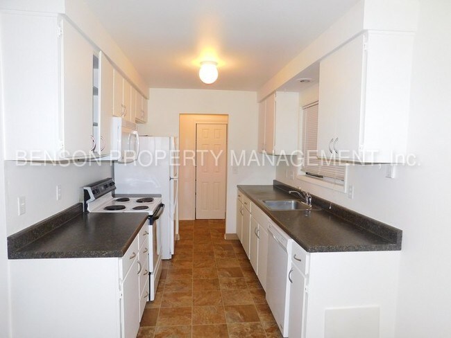 Building Photo - 171 NE Olvera Ct