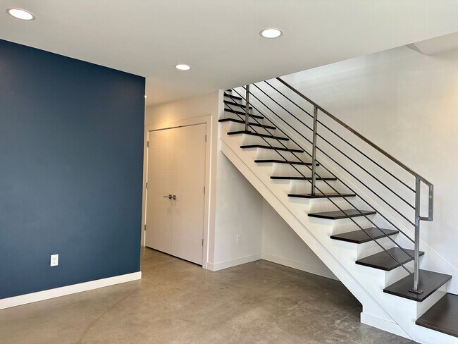 Foto del edificio - Charming and Bright: Rooftop Deck, Greenla...