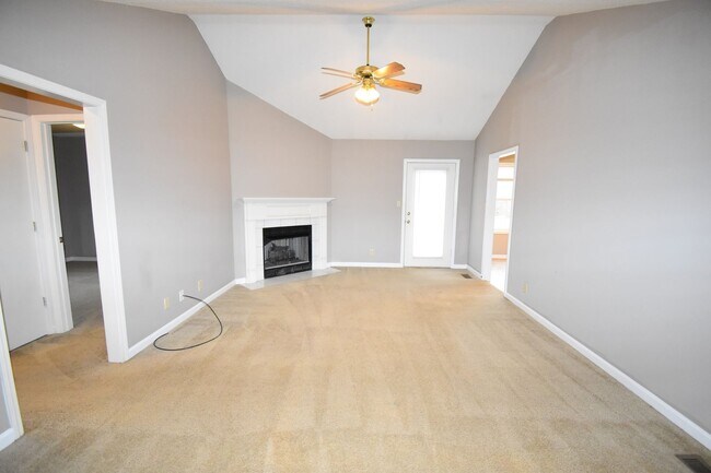 Building Photo - 3 Bedroom 2 Bath Home For Rent!