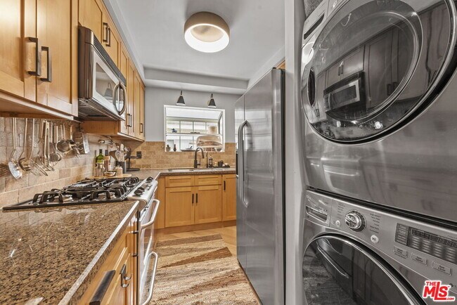Building Photo - 1144 10th Ct