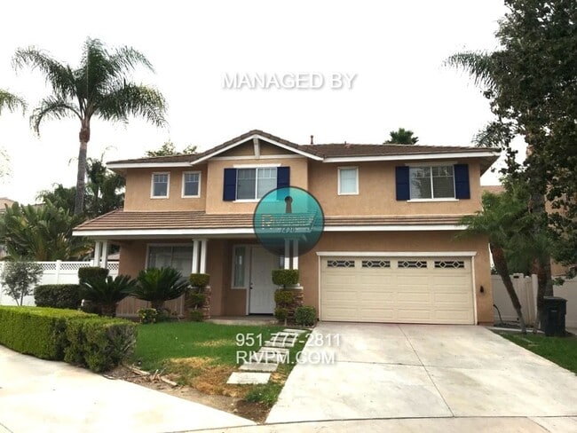 Foto del edificio - Beautiful 4-Bedroom Home with Pool & Garde...