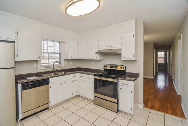 Foto del edificio - 212 Brady Dr