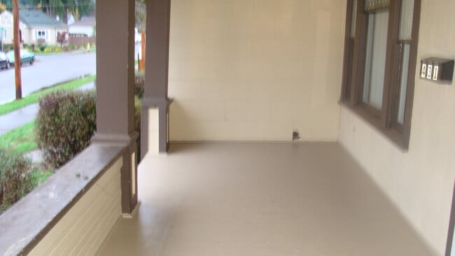 Building Photo - Lovely Camas Home