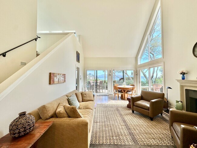 Foto del edificio - Stunning Sausalito Retreat with Bay Views & Private Meadow