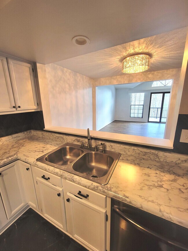 Foto del edificio - 1608 Shady Cove Ln