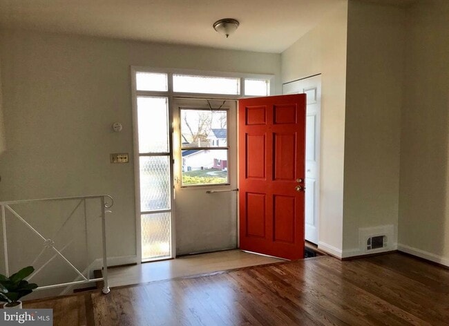 Foto del edificio - 4917 McCall St