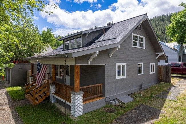 Building Photo - Newly Remodeled